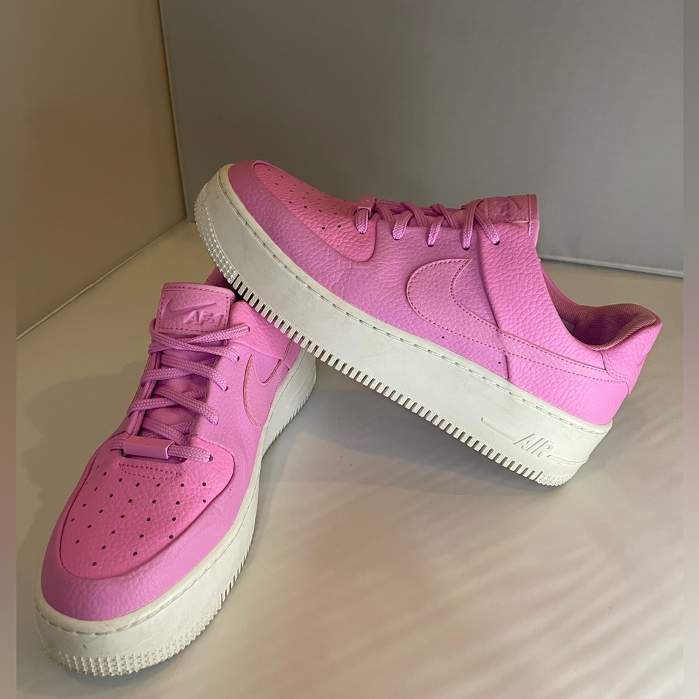 Nike Women’s Air Force 1 Sage Low Psychic Pink Used Size 9.5